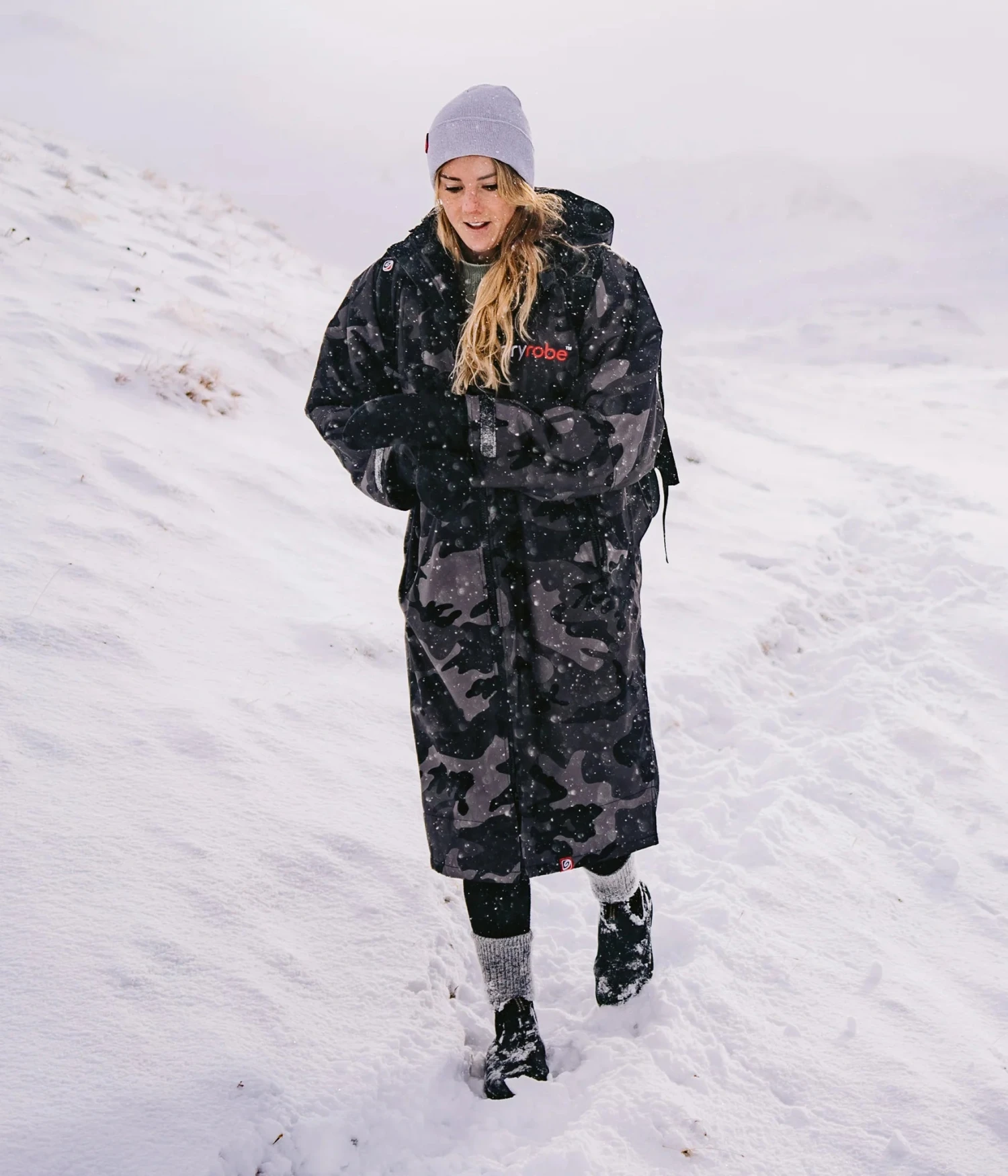 Dryrobe Advance Long Sleeve Black Camouflage - RECYCLED 15 Dryrobe Advance Long Sleeve Black Camouflage - RECYCLED - Image 13