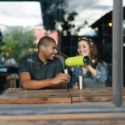 Klean Kanteen Insulated TK Wide With Café Cap 946ml - Black 8 Klean Kanteen Insulated TK Wide With Café Cap 946ml - Black -Camping Sale Shop K32TKWSSL JP bottle brewery pouring lifestyle 1