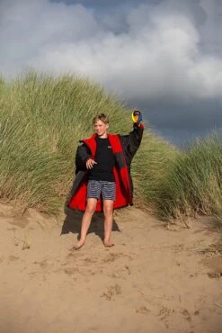 Dryrobe Advance Kids Long Sleeve BLACK PINK - RECYCLED -Camping Sale Shop KIDS BEACH DRYROBE 179 2024x2024 e31f1e10 b738 43da 90f2 3a0b7eaedce8