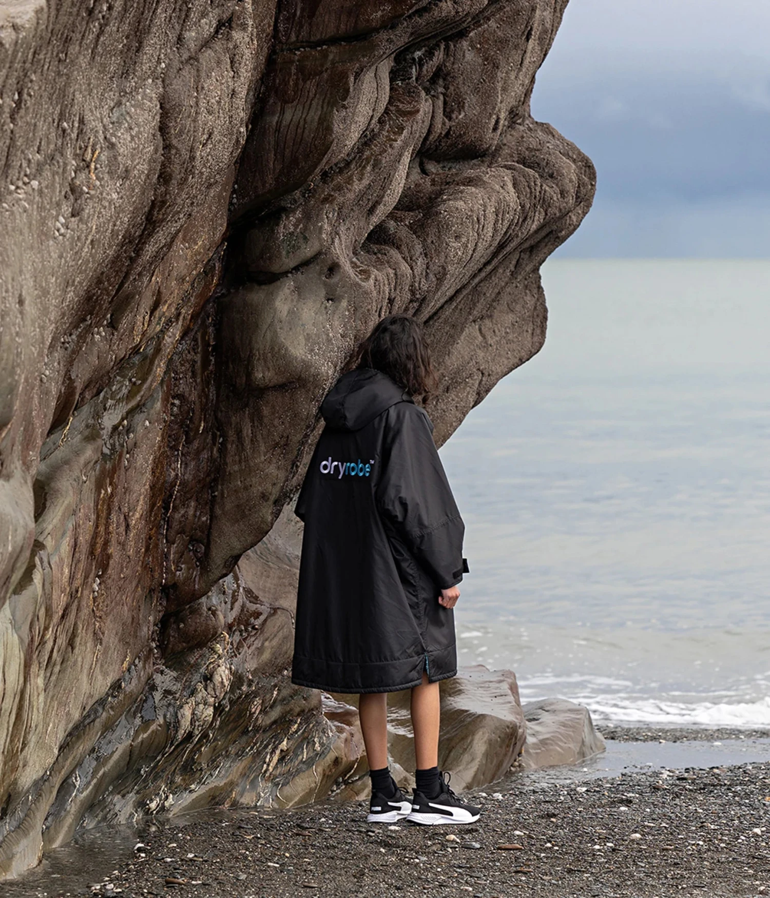 Dryrobe Advance Kids Long Sleeve BLACK BLUE - RECYCLED 7 Dryrobe Advance Kids Long Sleeve BLACK BLUE - RECYCLED - Image 5