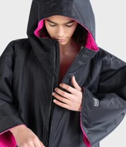 Dryrobe Advance Kids Short Sleeve BLACK PINK -Camping Sale Shop SS Black Pink 2 2024x2024 81801ca3 1b6d 459e b1fc 8f950ca21792