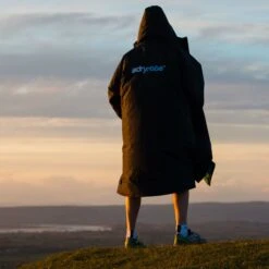 Dryrobe Advance Long Sleeve BLACK BLUE - RECYCLED 15 Dryrobe Advance Long Sleeve BLACK BLUE - RECYCLED -Camping Sale Shop dryrobe LS BB 26 2024x2024 cf20035e 9e2d 47c1 a3db 5358bc8642f4