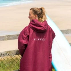 Osprey Unisex Changing Robe Maroon -Camping Sale Shop su4047 51 changing robe lifestyle 2 1
