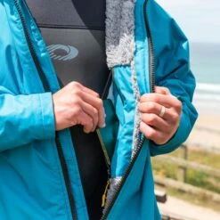 Osprey Unisex Changing Robe Teal 15 Osprey Unisex Changing Robe Teal -Camping Sale Shop su4052 56 changing robe lifestyle 2