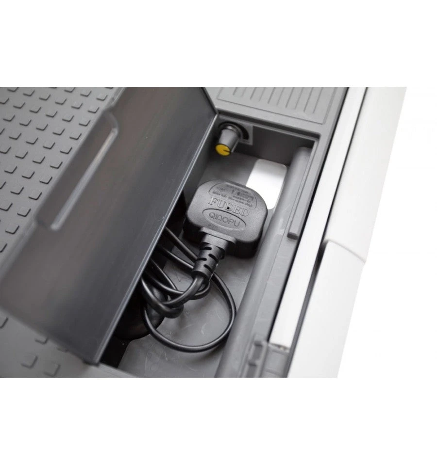 Vango E-Pinnacle 30L Electric Coolbox 6 Vango E-Pinnacle 30L Electric Coolbox - Image 4